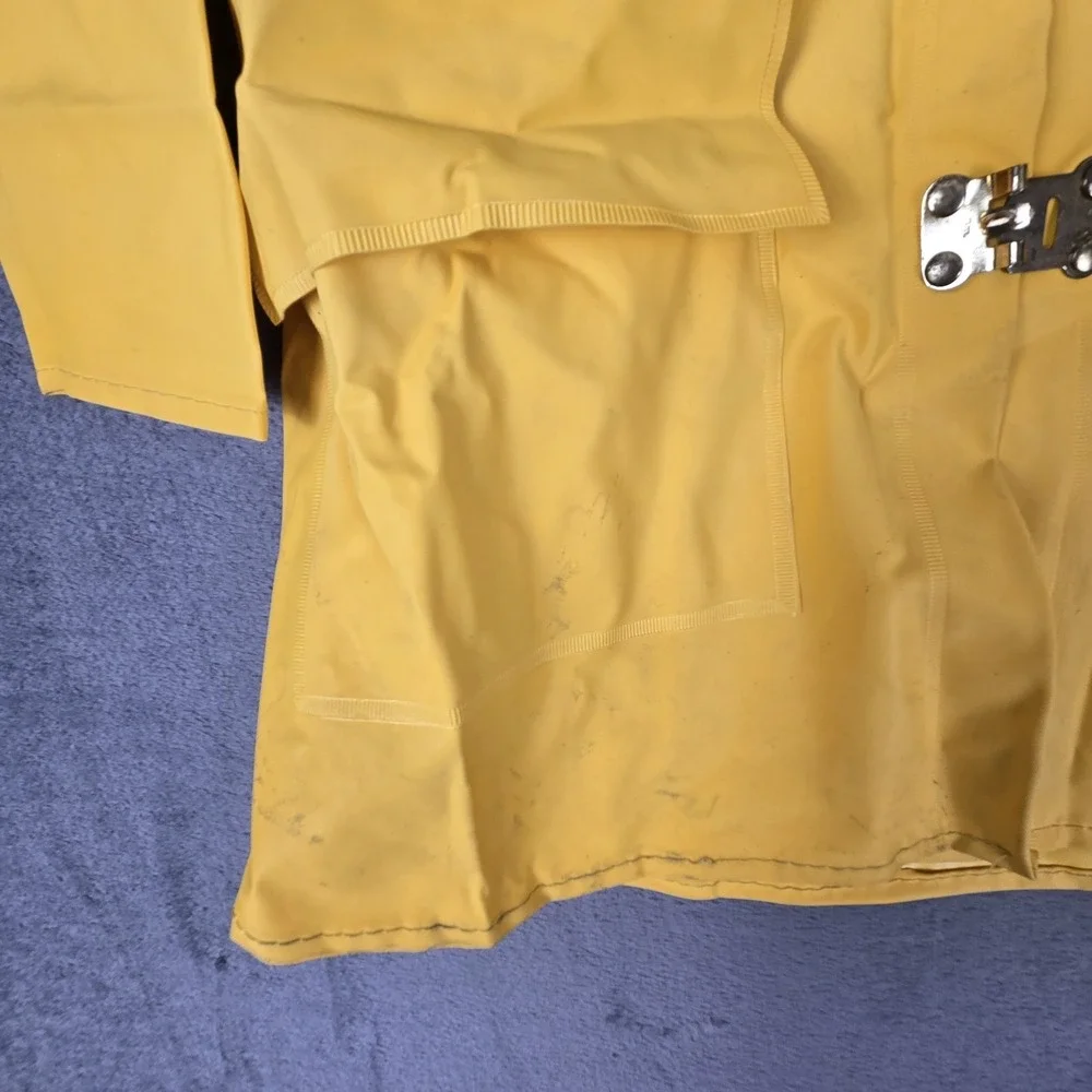 VTG 60s Looney Tunes Bug Bunny Raincoat‎ Jacket Cartoon RARE Size S (6) *READ